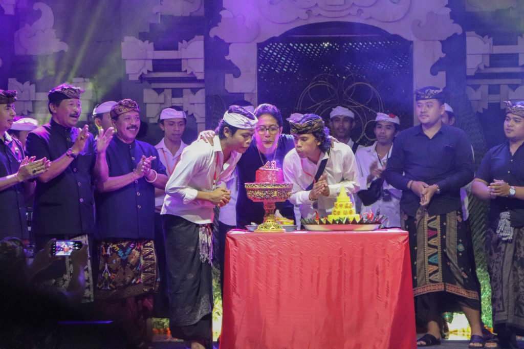 Bupati Giri Prasta Hadiri HUT ST. Girindra Putra Ke-49 Banjar Tegalnarungan